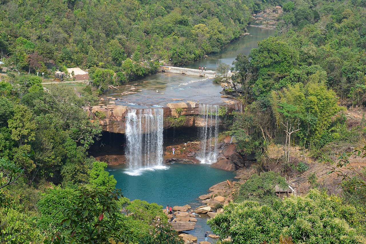 Krang Suri Waterfall: Meghalaya's Turquoise Swimming Pool